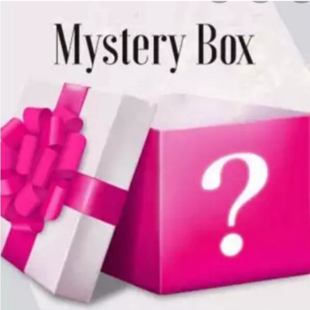 5 lb Box of Womens Medium tops and bottoms Most GENTLY USED OR NWT.